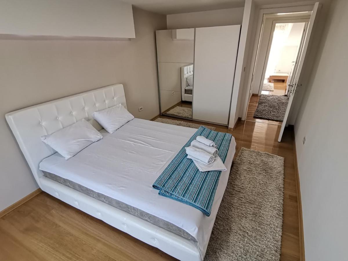 Atina Lux Hostel Leskovac  Exteriör bild