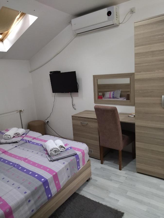 Atina Lux Hostel Leskovac  Exteriör bild