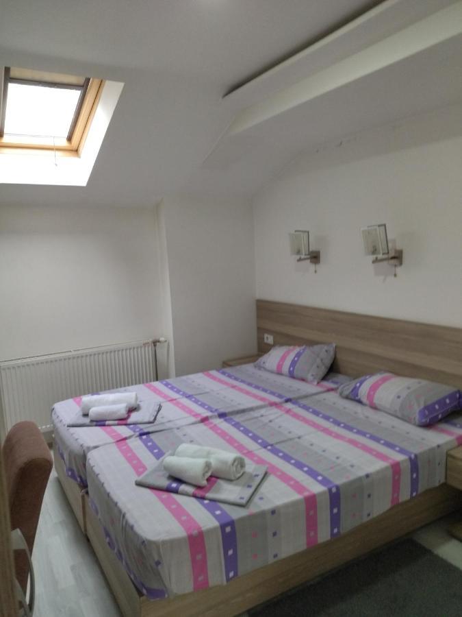 Atina Lux Hostel Leskovac  Exteriör bild