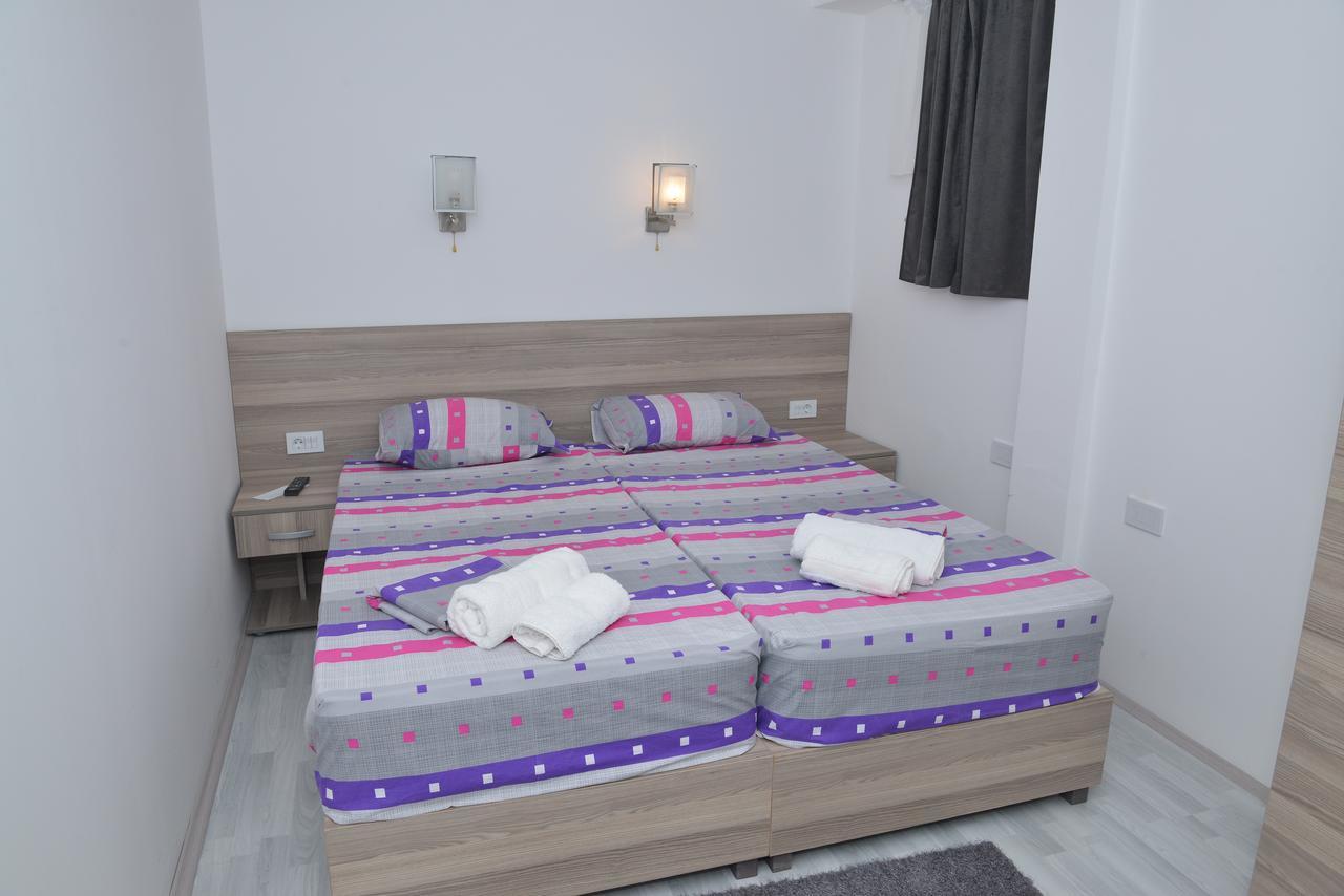 Atina Lux Hostel Leskovac  Exteriör bild